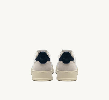 MEDALIST SNEAKERS