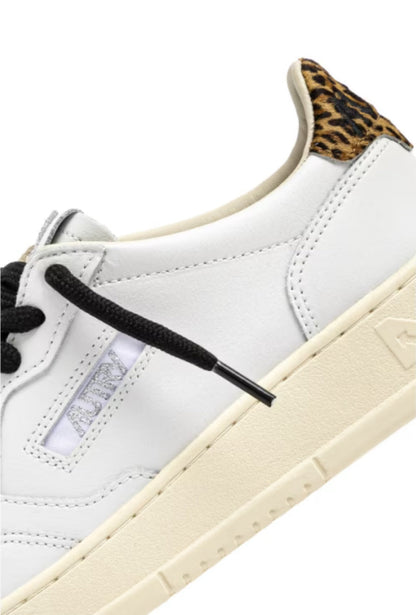 MEDALIST SNEAKERS