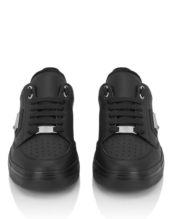 Low-Top Sneakers Triangle  DONNA
