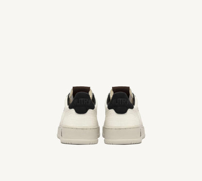 MEDALIST SNEAKERS