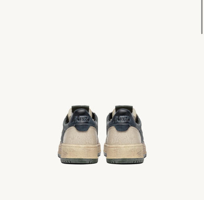 MEDALIST SNEAKERS