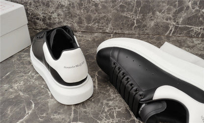ALEXANDER MCQUEEN NERE CON RETRO E SUOLA BIANCA